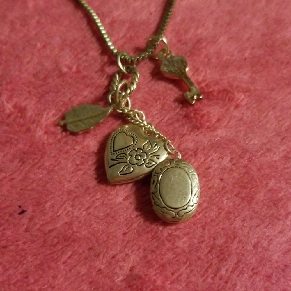 Locket necklace